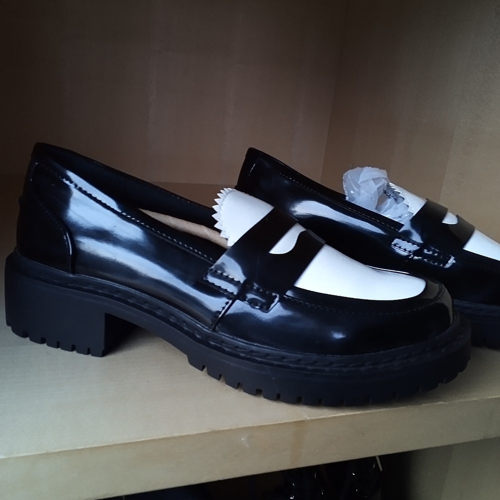 Size 6 high heels (new)